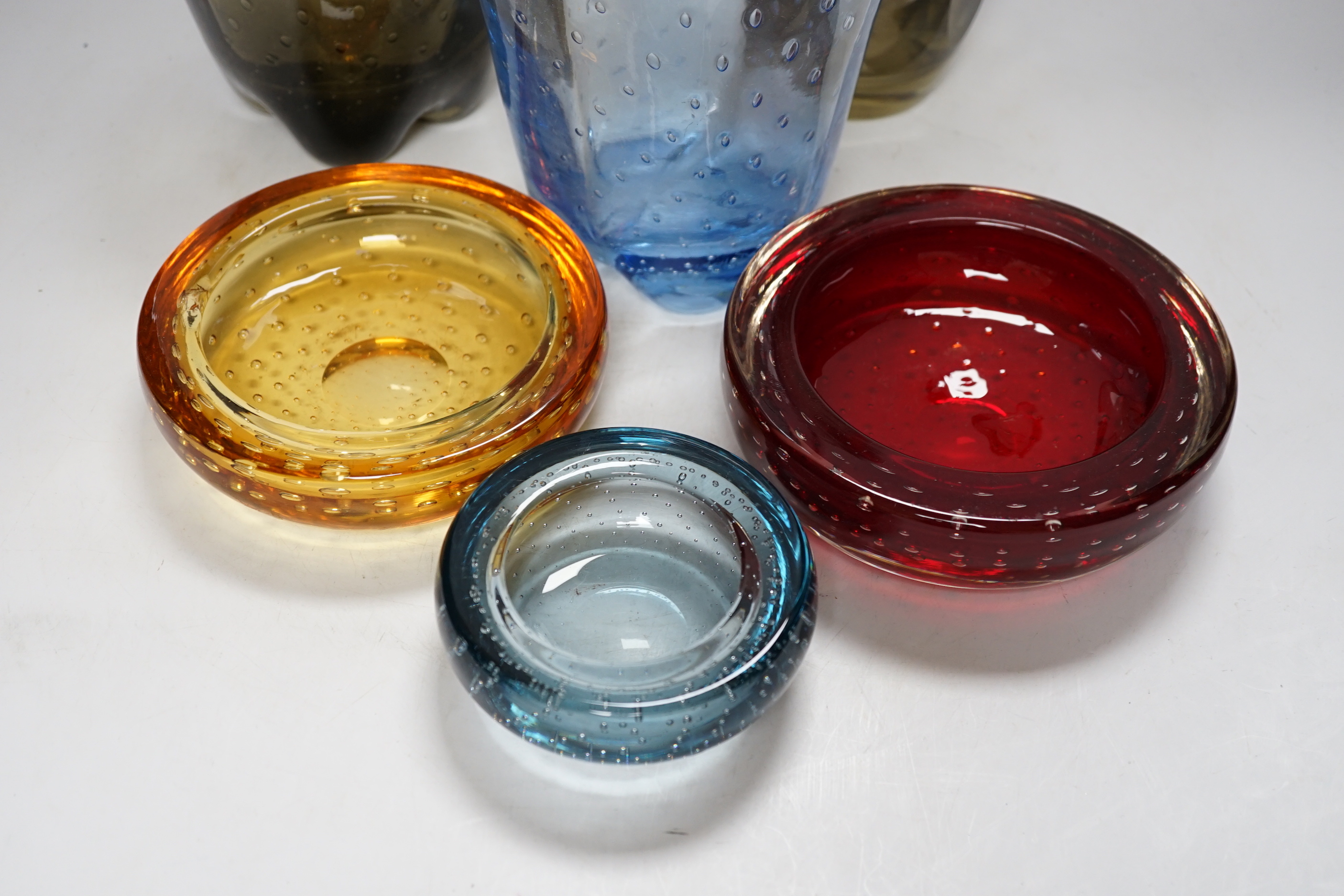 Seven pieces of Whitefriars ‘Controlled Bubble’ glass together with five other various pieces of glass (12) tallest 25cm